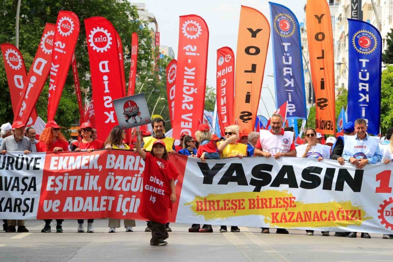Antalya’da 1 Mayıs Emek ve Dayanışma Günü coşkuyla kutlandı. Kortej;
