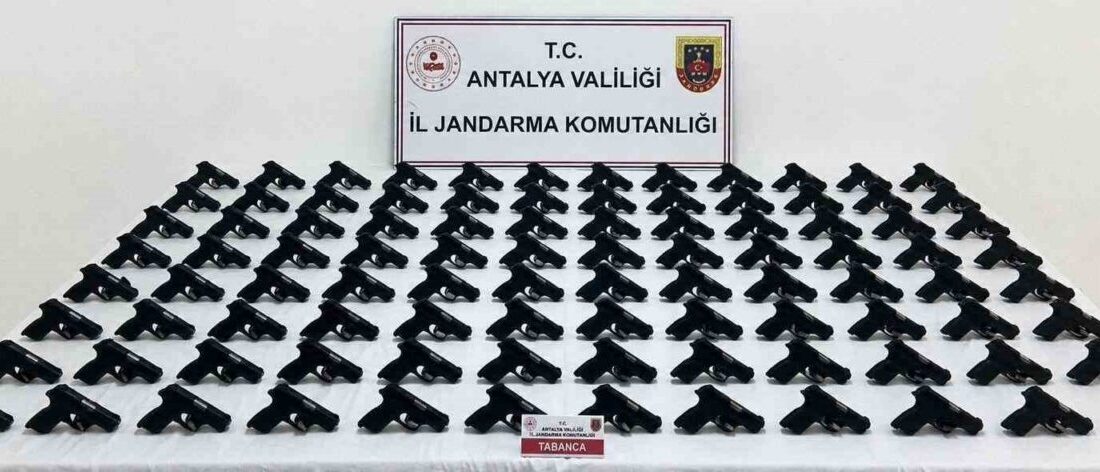 Antalya’nın Serik ilçesinde jandarma ekiplerince düzenlenen operasyonda 100 adet ruhsatsız