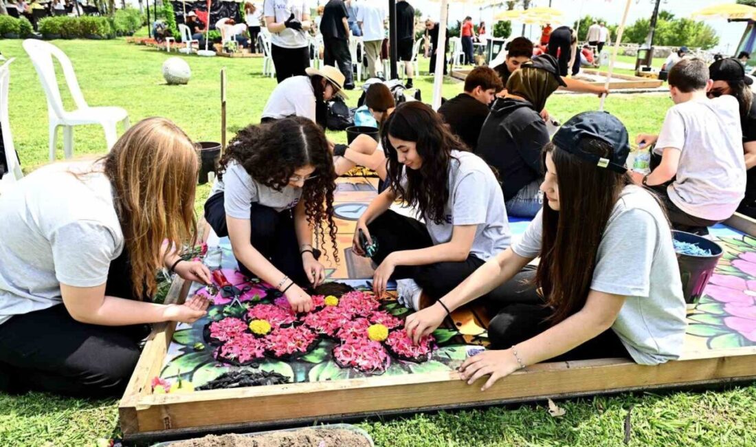 Antalya’da Muratpaşa Belediyesinin bu yıl ikincisini düzenlendiği Çiçek Desenleri Günleri