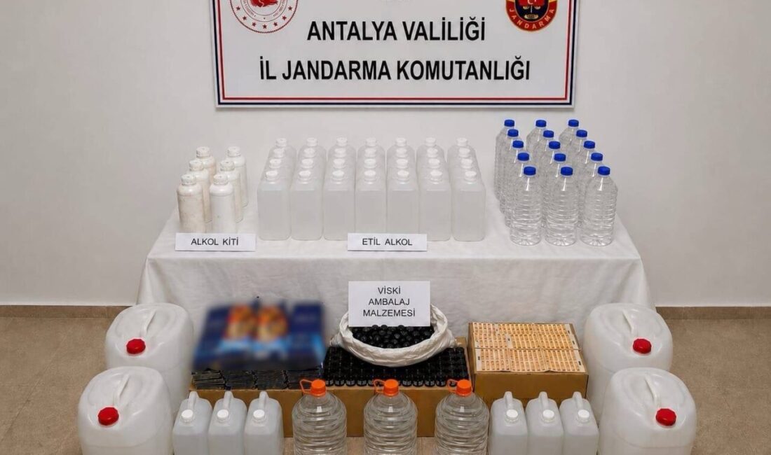Antalya’nın Konyaaltı ilçesinde düzenlenen kaçak alkol operasyonunda 170 litre etil