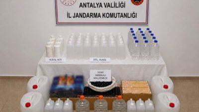 Antalya’nın Konyaaltı ilçesinde düzenlenen kaçak alkol operasyonunda 170 litre etil