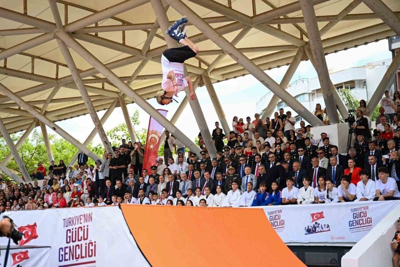 Antalya’da 19 Mayıs Atatürk’ü Anma, Gençlik ve Spor Bayramı dolayısıyla