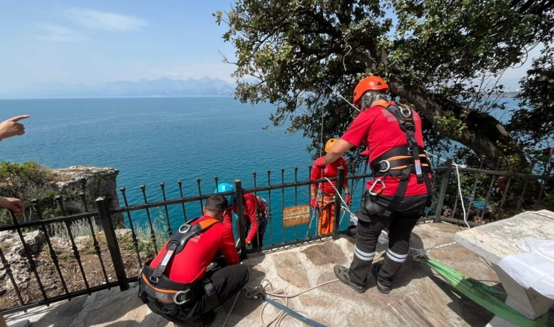 Antalya’nın dünyaca ünlü falezlerinde arama kurtarma ekipleri bu kez hayat