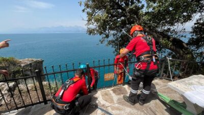 Antalya’nın dünyaca ünlü falezlerinde arama kurtarma ekipleri bu kez hayat