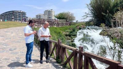 Antalya’da Düden Şelalesi’nin denizle buluştuğu 40 metrelik falezlerden düşen 29