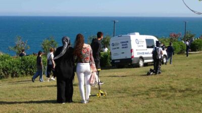 Antalya’da Düden Şelalesi’nin denize döküldüğü noktada yaklaşık 40 metrelik falezlerden