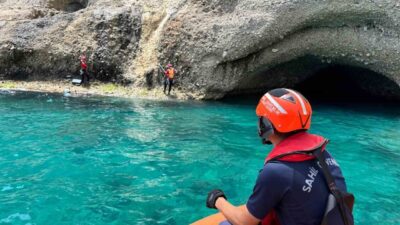 Antalya’nın Kemer ilçesinde nesli tehlike altında bulunan Akdeniz foklarının yaşam