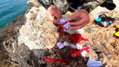 Antalya’da Hıdırellez gecesi denize atılan dilek kağıtları ve poşetler dalgıçlar