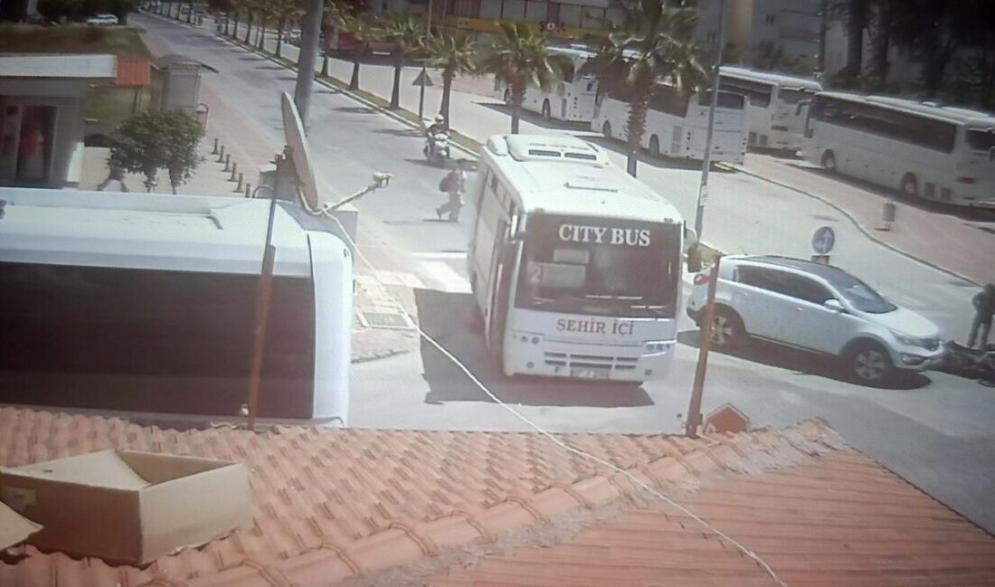 Antalya’nın Manavgat ilçesinde otomobilin hafif şekilde çarptığı motosikletin devrilmesi sonucu