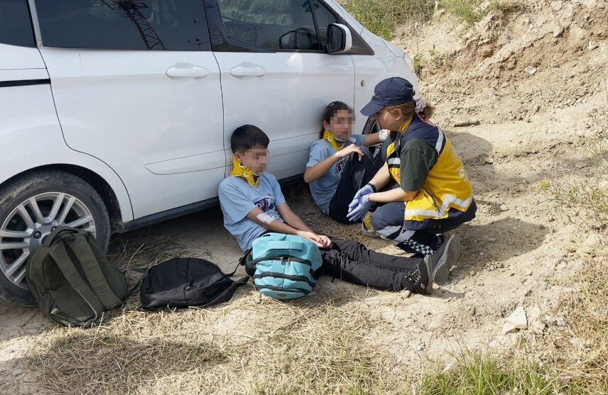 Antalya’nın Alanya ilçesinde okul servisinin şarampole devrilmesi sonucu 6 öğrenci