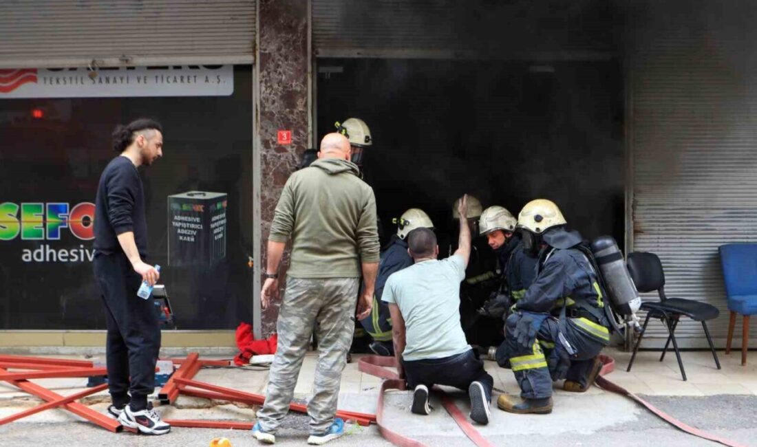 Antalya’da tekstil ve sünger üretimi yapan bir işyerinde yangın çıktı.
