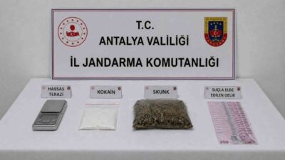 Antalya’nın Döşemealtı ilçesinde jandarma ekiplerince gerçekleştirilen uyuşturucu operasyonunda çeşitli uyuşturucu
