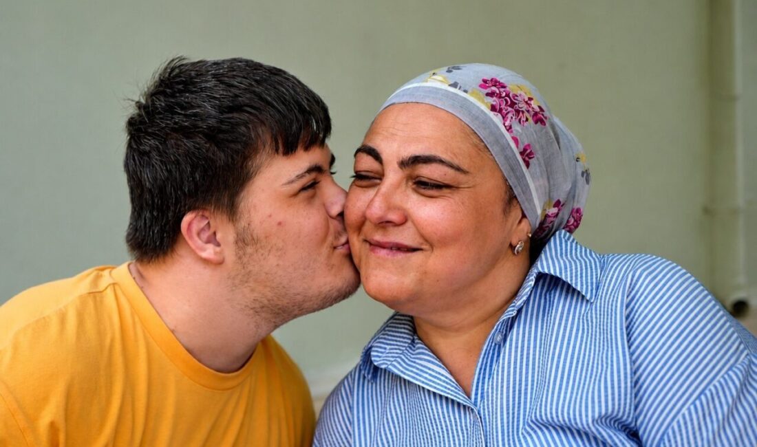 Antalya’da yaşayan Esin Çam, 4 ay sonra 18 yaşına girecek