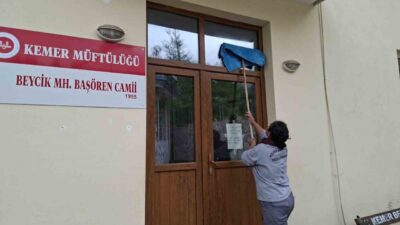 Kemer Belediyesi Temizlik İşleri Müdürlüğü ekipleri, Kurban Bayramı öncesinde ilçe