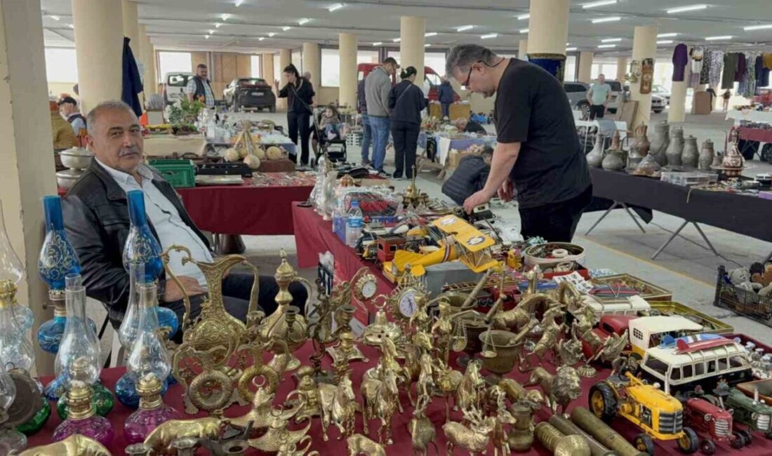 Samsun’un Atakum ilçesinde her hafta cumartesi günü kurulan antika pazarı,
