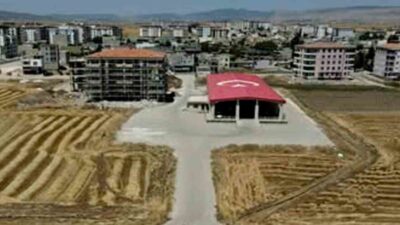 Gaziantep’in Araban ilçesinde kurbanlık satış yerinin, Semt Pazarı’nın yanı olarak