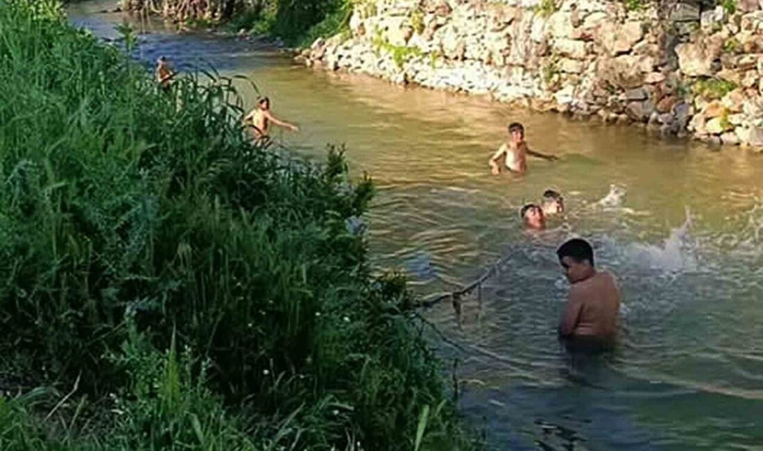 Gaziantep’in Araban ilçesinde, etkili olan sağanak yağışların ardından, tekrar akan