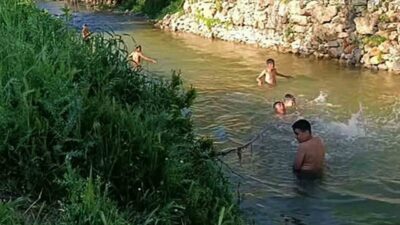 Gaziantep’in Araban ilçesinde, etkili olan sağanak yağışların ardından, tekrar akan
