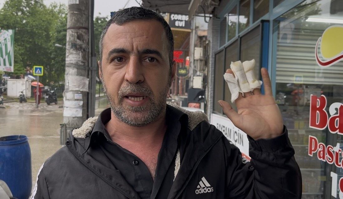 Bursa’nın Osmangazi ilçesinde kontrolden çıkan kamyonetin kaldırıma dalarak anne ve