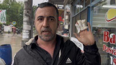 Bursa’nın Osmangazi ilçesinde kontrolden çıkan kamyonetin kaldırıma dalarak anne ve