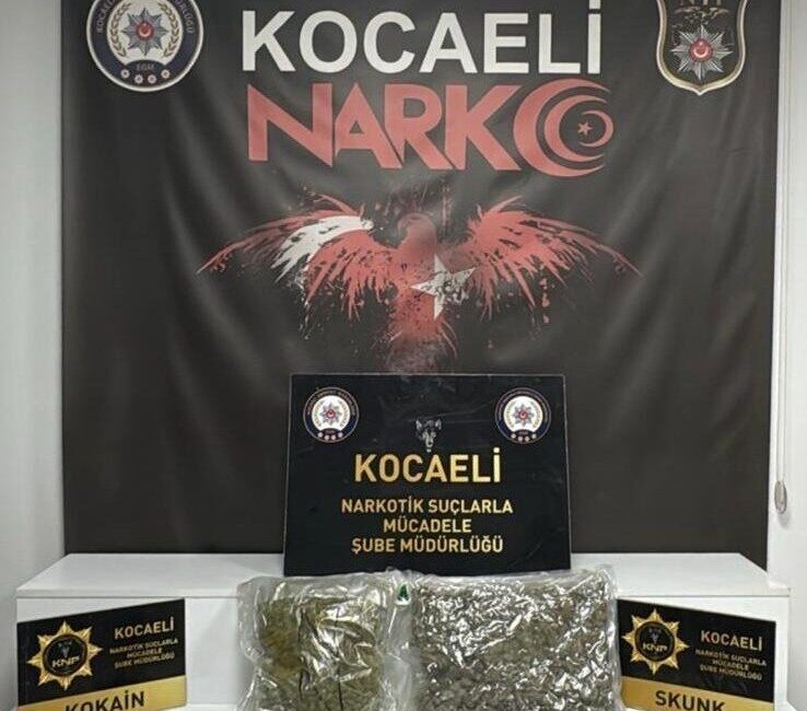 Kocaeli’nin Derince ilçesinde durdurulan araçta yapılan aramada 2 kilo 180