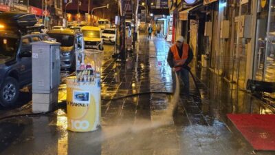 Ardahan Belediyesi Ekipleri’nin kent merkezindeki cadde ve sokaklarda başlattığı bahar
