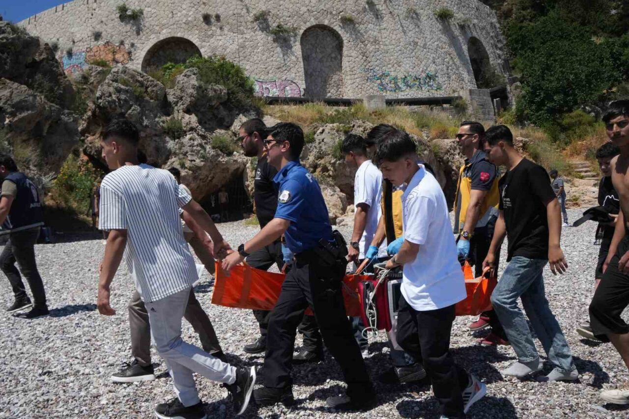 Antalya’da Kurban Bayramı’nın ilk gününde Konyaaltı Sahili Varyant girişinde boğulma