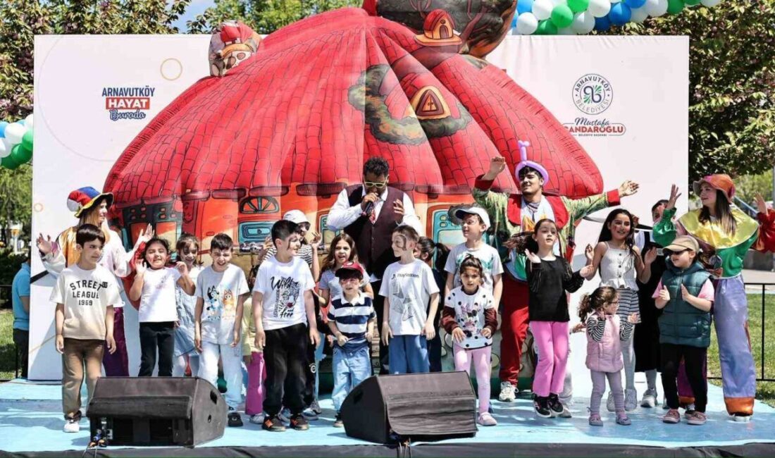 Arnavutköy Belediyesi, Anneler Günü dolayısıyla ilçenin dört bir yanında düzenlediği