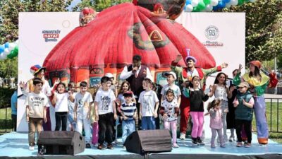 Arnavutköy Belediyesi, Anneler Günü dolayısıyla ilçenin dört bir yanında düzenlediği
