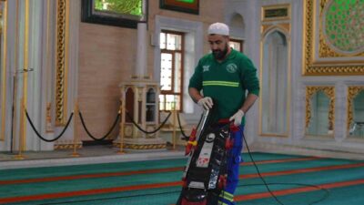 Arnavutköy Belediyesi tarafından Kurban Bayramı öncesinde ilçedeki tüm camilerde temizlik