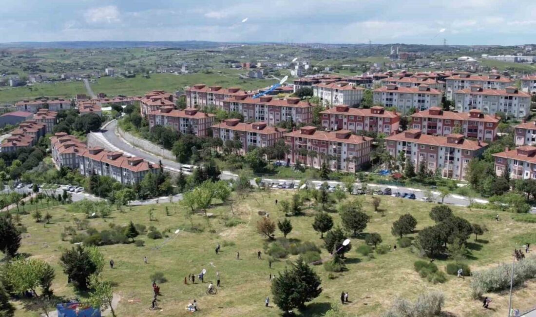 İstanbul Arnavutköy’de düzenlenen geleneksel uçurtma şenliği renkli görüntülere sahne oldu.