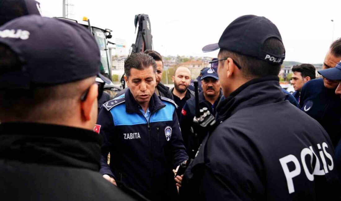 Haraççı Kavşağı’nda Arnavutköy Belediyesi’nin başlattığı peyzaj çalışması, İBB ekiplerinin müdahalesiyle
