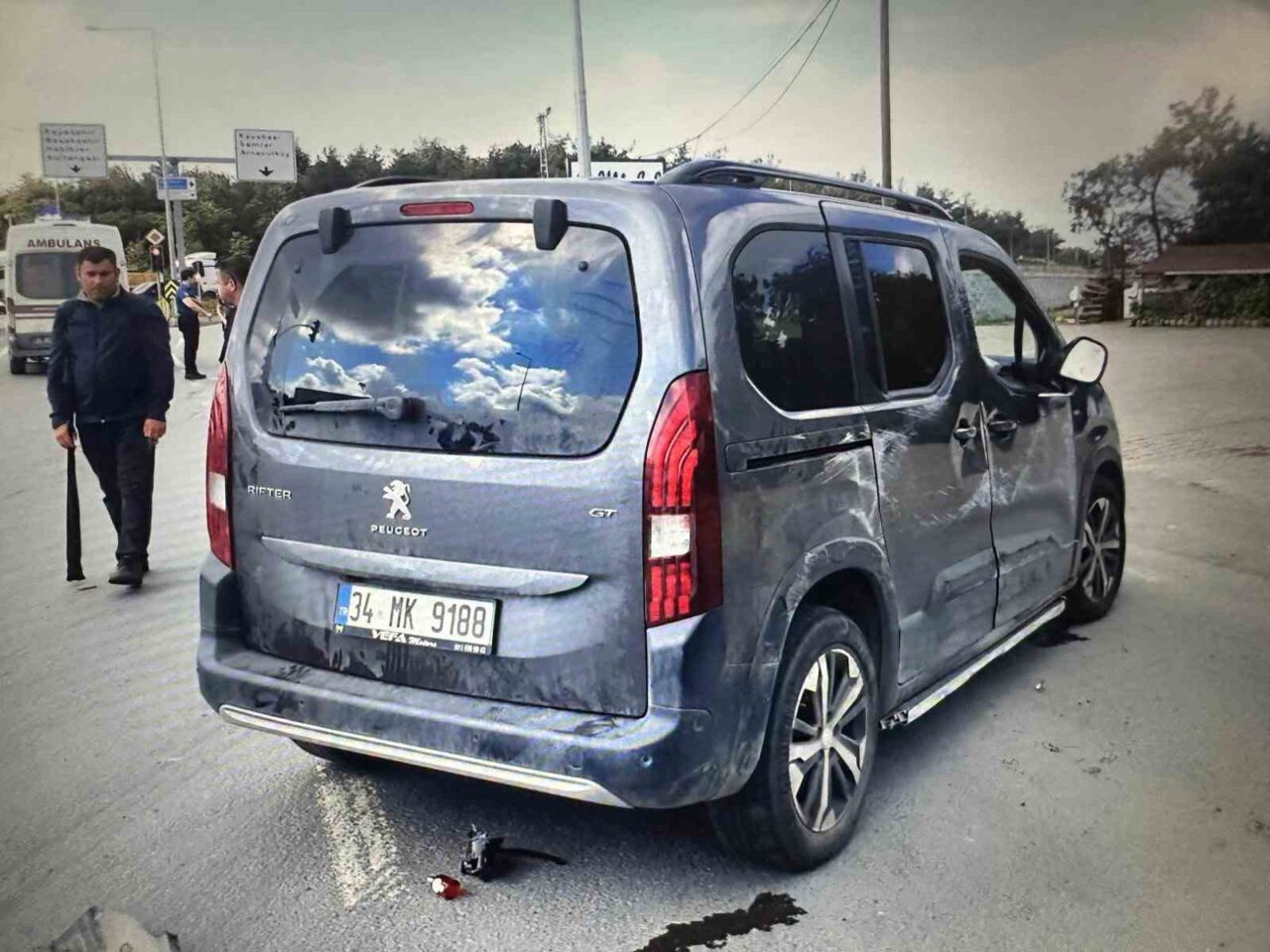 Arnavutköy’de meydana gelen zincirleme kazada 5 kişi yaralanırken, olay anı