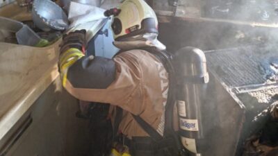Hatay’ın Arsuz ilçesinde apartman dairesinde çıkan yangın kısa sürede kontrol