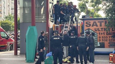 Manisa’nın Yunusemre ilçesinde yaya üst geçidinin asansöründe sıkışan genç hayatını