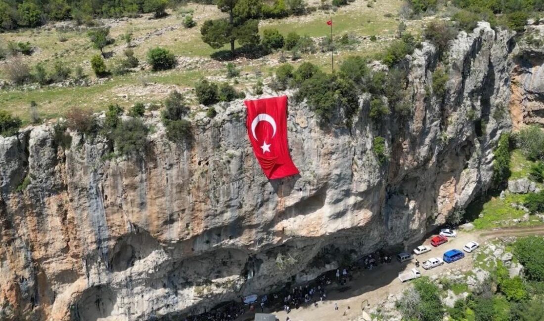 Mersin’in Erdemli ilçesinin kırsalında yer alan Aserin Kayası eşsiz manzarasıyla