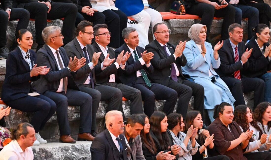 Antalya’nın Serik ilçesinde tarihi Aspendos Antik Tiyatrosu’nda düzenlenen “Kökten Geleceğe
