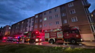 Eskişehir’de bir apartmanın 4’üncü katındaki dairesinde aspiratör kaynaklı çıkan yangın,