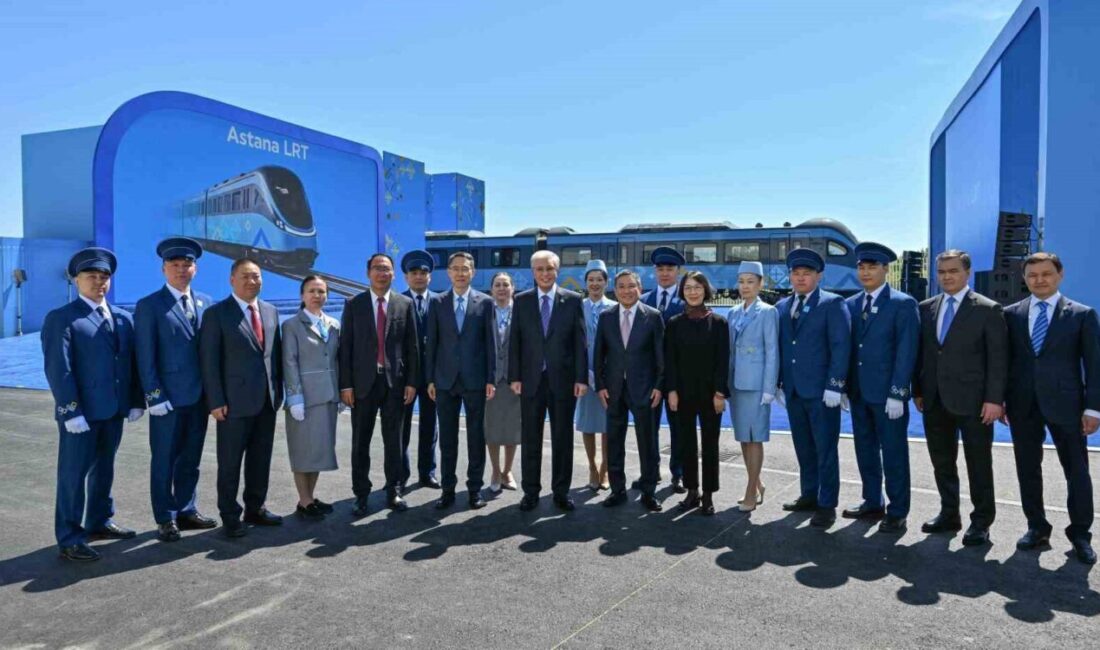 Kazakistan’ın başkenti Astana’da Hafif Raylı Sistem (LRT), 18 istasyonla resmen