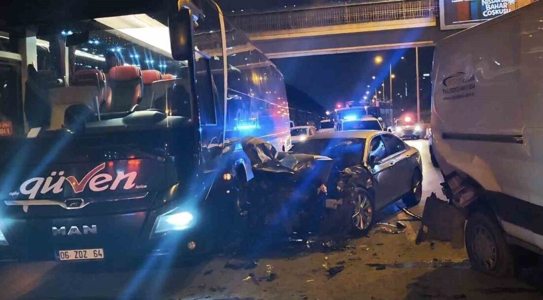 İstanbul’da D-100 Karayolu Ataşehir mevkisinde alkollü bir sürücünün karıştığı kazada,