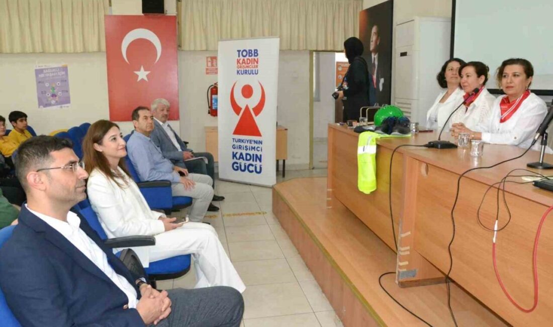 Manisa’da 19 Mayıs kapsamında düzenlenen “Atatürk’ün İzinde Üreten Gençlik” söyleşisinde