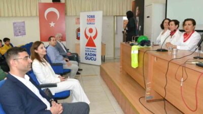 Manisa’da 19 Mayıs kapsamında düzenlenen “Atatürk’ün İzinde Üreten Gençlik” söyleşisinde