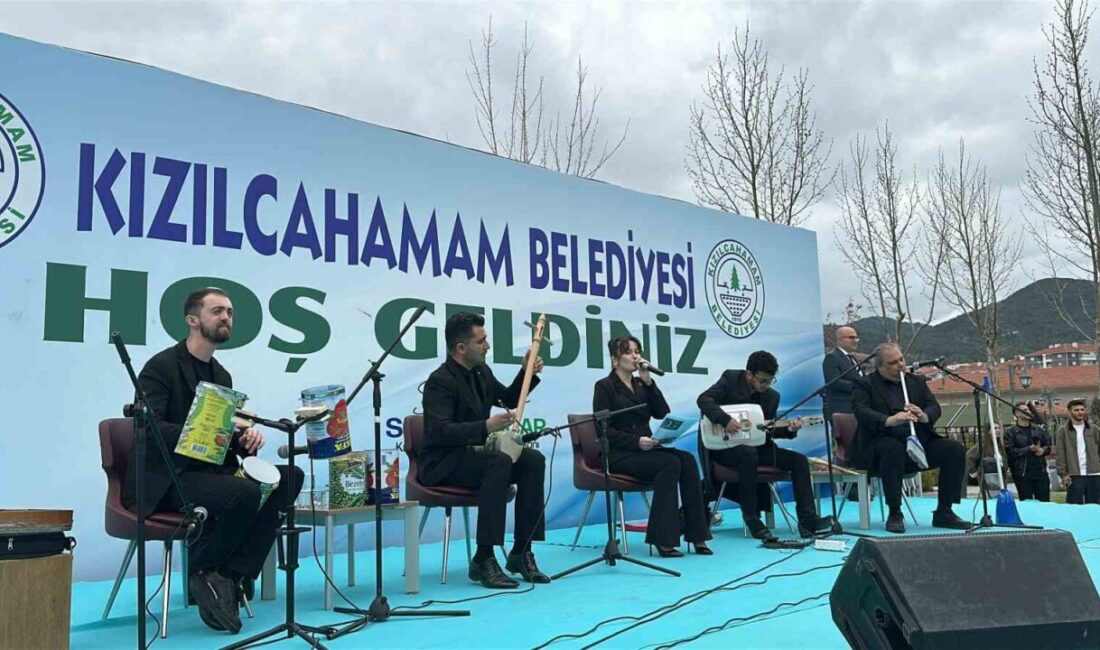 Ankara’nın Kızılcahamam ilçesinde düzenlenen “Sıfır Atık Orkestrası” konseri, atıklardan yapılan