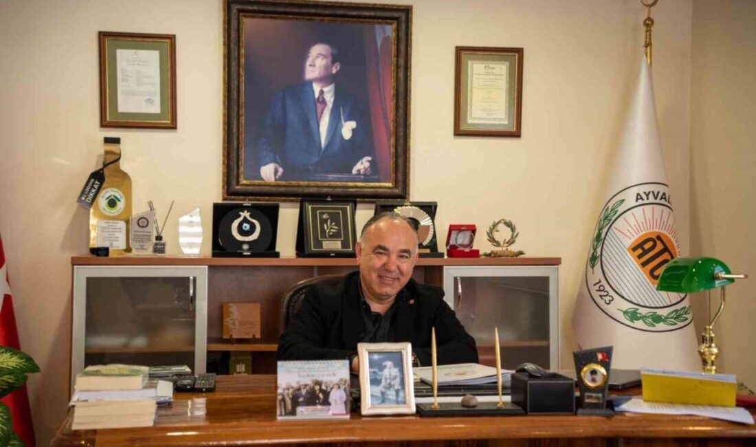 Ulaşım yatırımlarıyla cazibesi artan Balıkesir’in Ayvalık ilçesinde bayram hazırlıklarını değerlendiren
