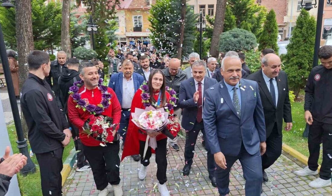 Bulgaristan’da düzenlenen U17 Avrupa Güreş Şampiyonası’nda kadınlar 61 kiloda altın