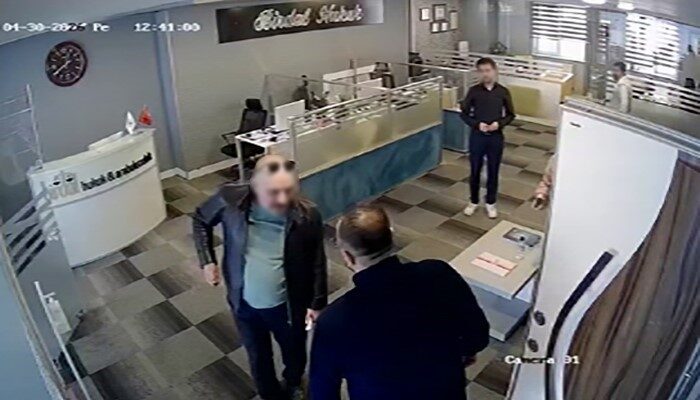 Erzurum’da görevli Avukat Taha Bağaçlı, bürosunda yapılan bıçaklı saldırı sonrası