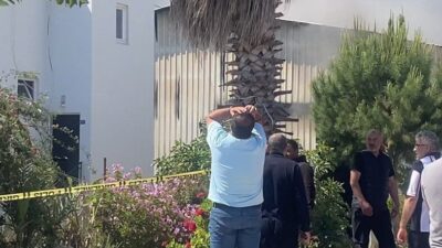 Antalya’nın Aksu ilçesinde gökyüzünü dumana boğan depo yangını kontrol altına