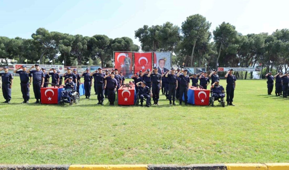 Aydın’da düzenlenen törenle askerlik yemini eden 22 özel birey, bir