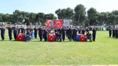 Aydın’da düzenlenen törenle askerlik yemini eden 22 özel birey, bir