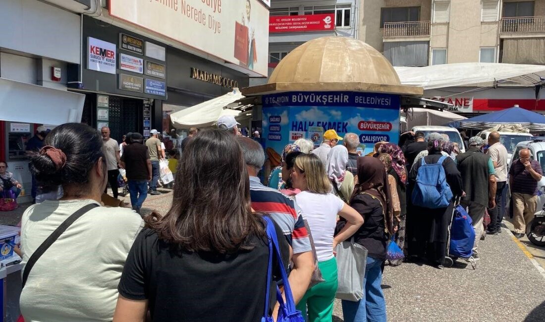 Kurban Bayramı arife gününde Aydın’da çarşı ve pazarlarda yoğunluk yaşanırken,